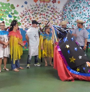 Alunos da EJA da EM João Marques apresentam Bumba Meu Boi no Projeto Tenda da Leitura