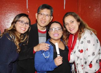 Prefeito entrega certificados para alunos da Casa Aberta e do Fundo Social