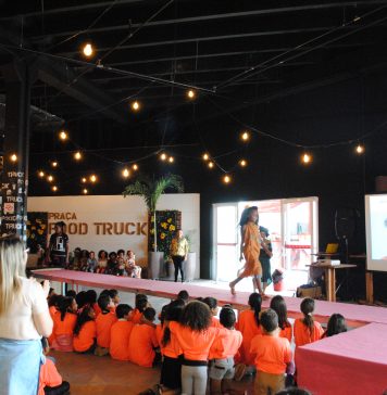 Alunos de Itaquá participam II Desfile de Modas Afro no Garden Itaquá Shopping