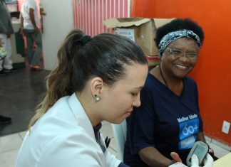 Idosos realizam testes em Dia Mundial do Diabetes