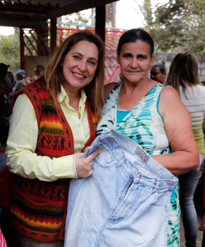 doacoes-de-roupas-da-campanha-do-agasalho-no-jardim-canaa-antonio-marcio-(3)
