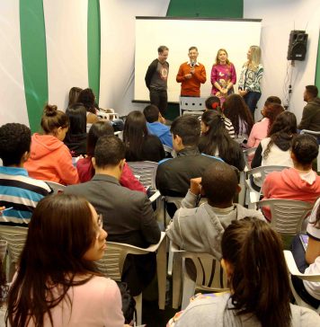 Mais de mil jovens visitaram a III Feira Estudantil de Itaquá