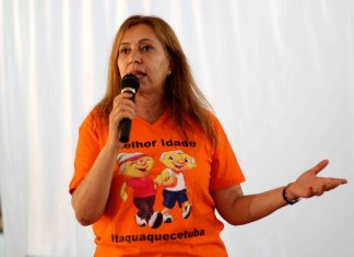 Prefeitura de Itaquaquecetuba entrega camisetas ao grupo da Melhor Idade