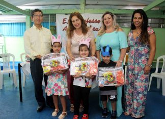 Alunos de Itaquá recebem material escolar