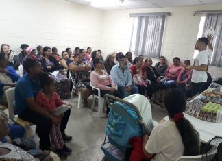 Palestra sobre o processo de educar é ministrada no Cras Caiuby