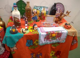 Secretaria de Turismo faz exposição de artesanato em projeto cultural de unidade de ensino