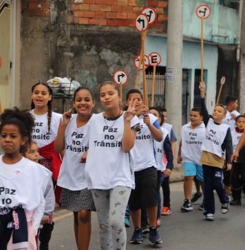 Campanha Maio Amarelo segue com Blitz Educativa na Vila São Carlos