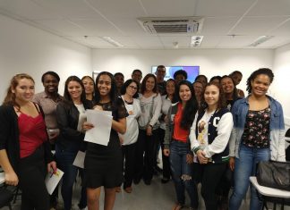 Secretaria de Políticas para Mulheres oferece workshop sobre Currículo