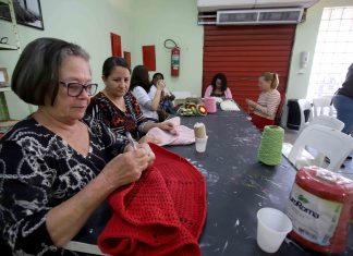 Secretaria de Turismo oferece aulas de crochê em barbante