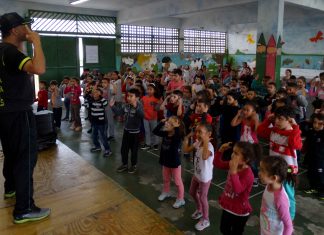 EMEB Benedito Barbosa de Moraes oferece aula de dança para alunos