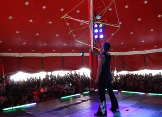 Unidades do Cras fazem encerramento do ano em visita ao “The Black Circus”