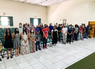 Projeto InfoItaquá forma 46 alunos em informática básica