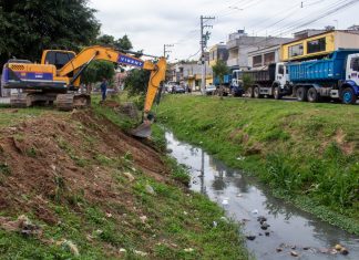 Ordem de serviço para obras no Córrego Piratininga é assinada