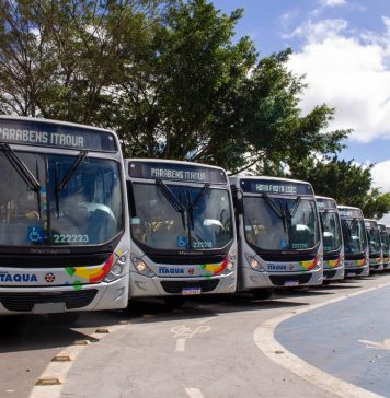 Prefeitura entrega 20 novos ônibus; outros 20 chegam em 60 dias
