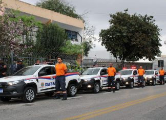 Segurança apresenta os quatro novos veículos da Defesa Civil