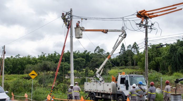 Instalação da iluminação de LED na estrada do Pinheirinho Novo tem início