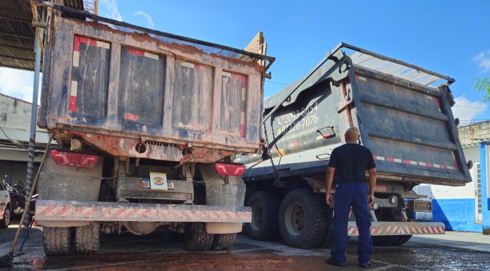 ROMU apreende caminhões por espalharem detritos na estrada do Mandi