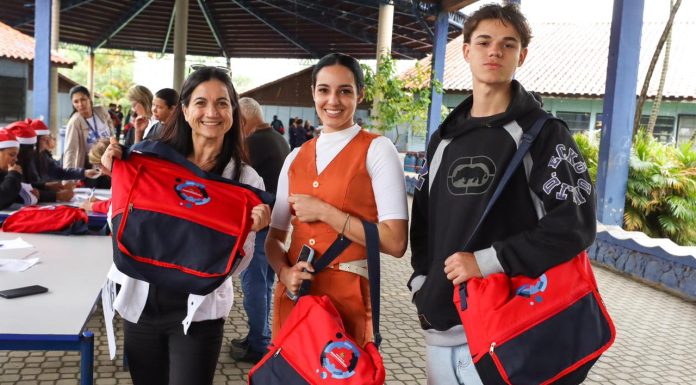 Itaquá entrega 5,8 mil kits congelados a servidores, comissionados e estagiários