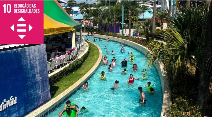 Itaquá leva 40 crianças para dia de lazer no parque aquático Wet’n Wild