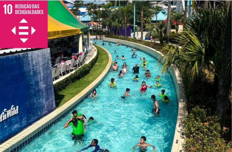 Itaquá leva 40 crianças para dia de lazer no parque aquático Wet’n Wild